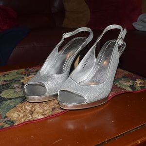 Glittery open toe Silver heels